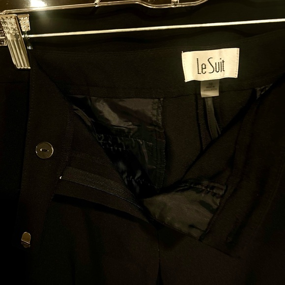 Le Suit Women’s Navy Blue 2 Piece Suit – Size 10 Pleated Pants Worn Once - Picture 8 of 12